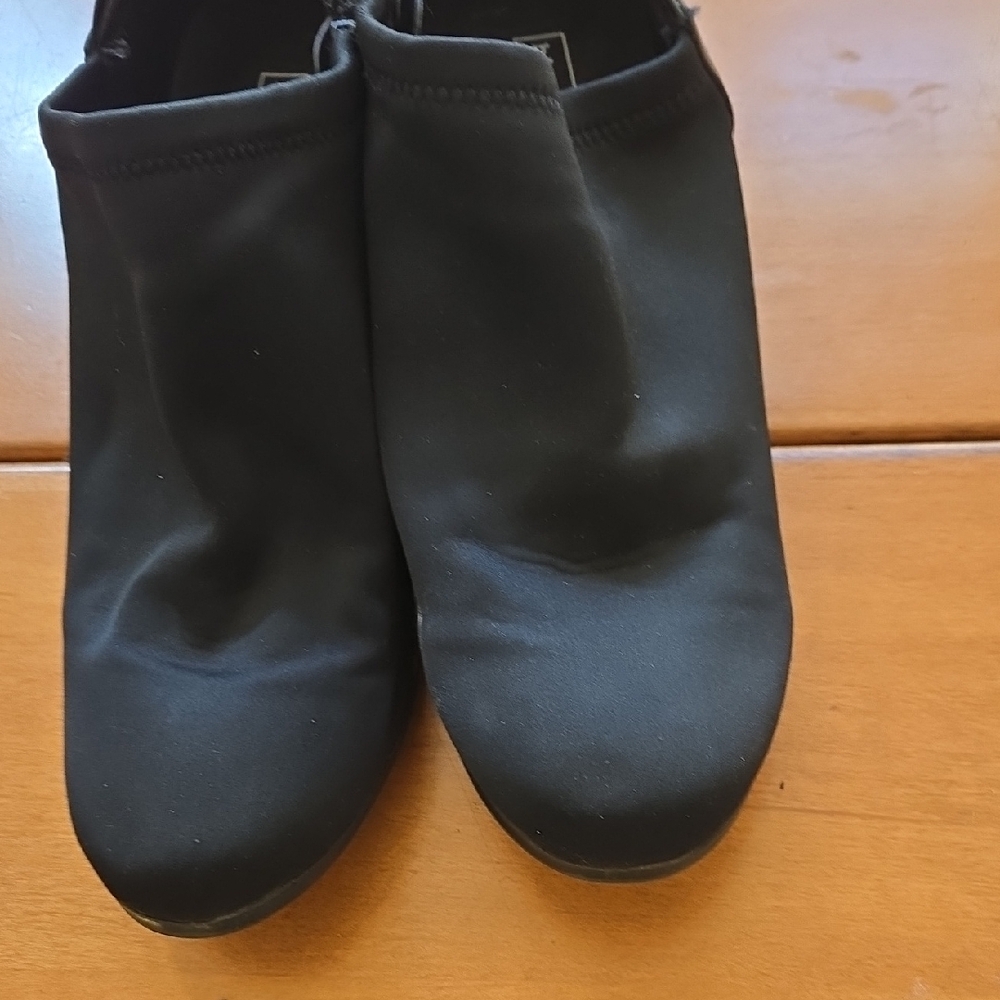 Black Rivet Black Ankle Booties - Picture 3 of 3